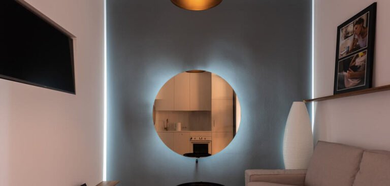 What are the things to consider while buying a wall mirror
